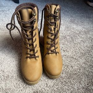 Lulu’s size 9 flirty work boots